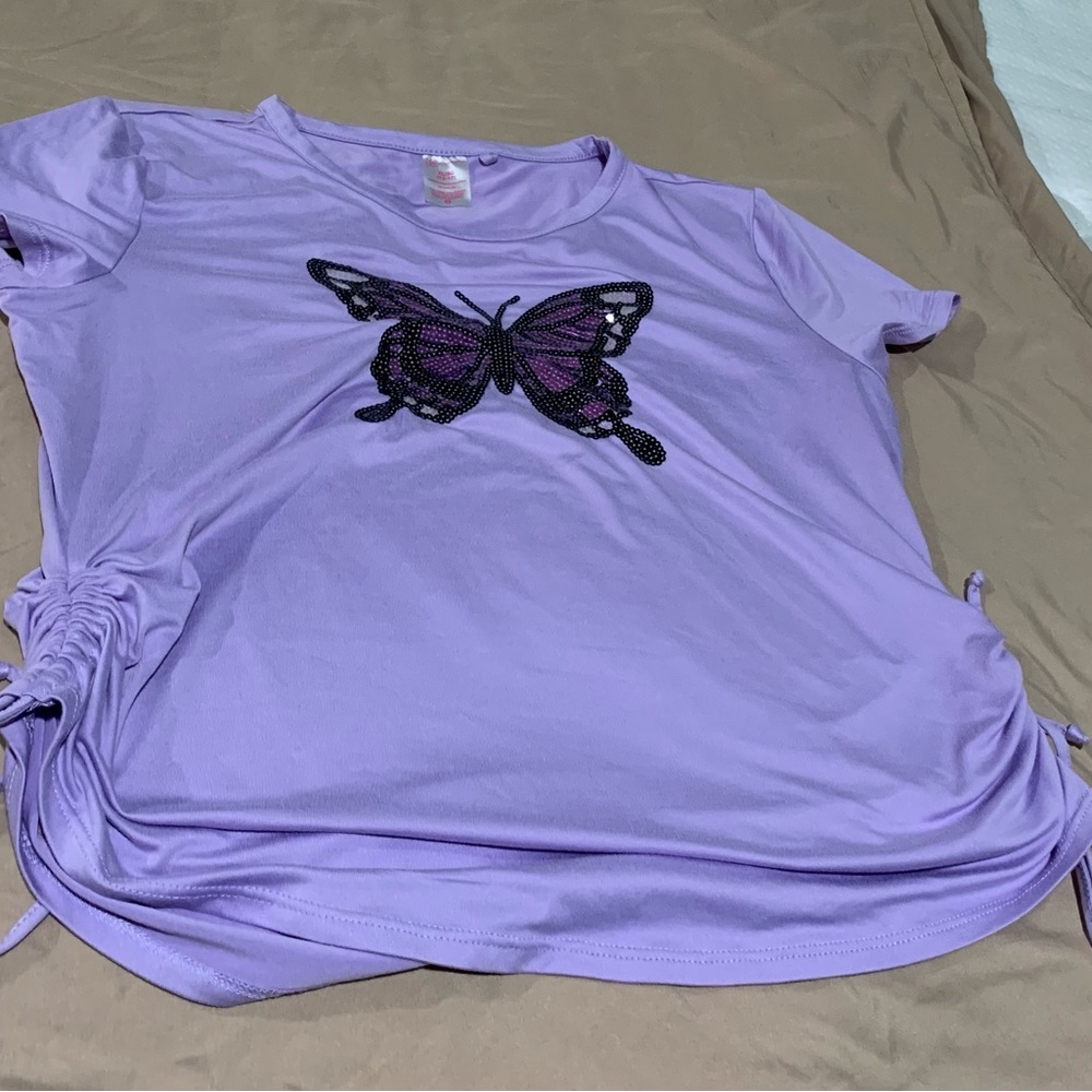 Cute shirt. - Picture 2 of 3